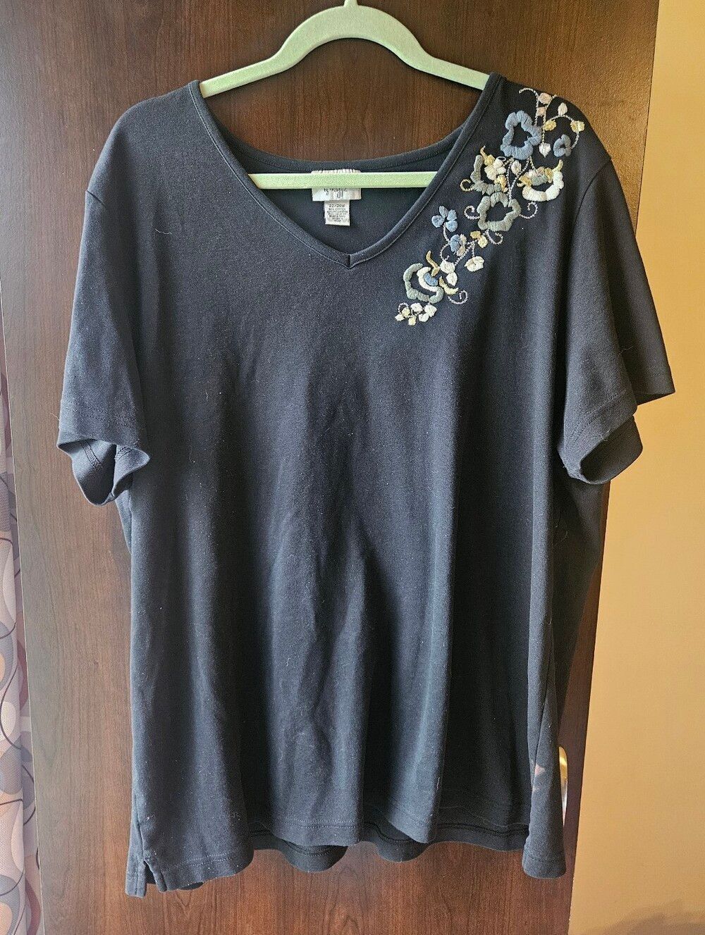 Vintage Essentials By Maggie Embroidered Top With Embroidery Size 22/24W